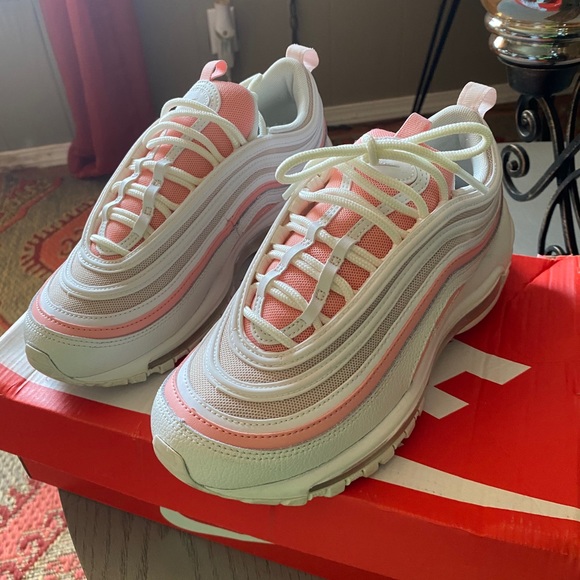 Women’s Nike Air Max 97’ - Picture 2 of 3